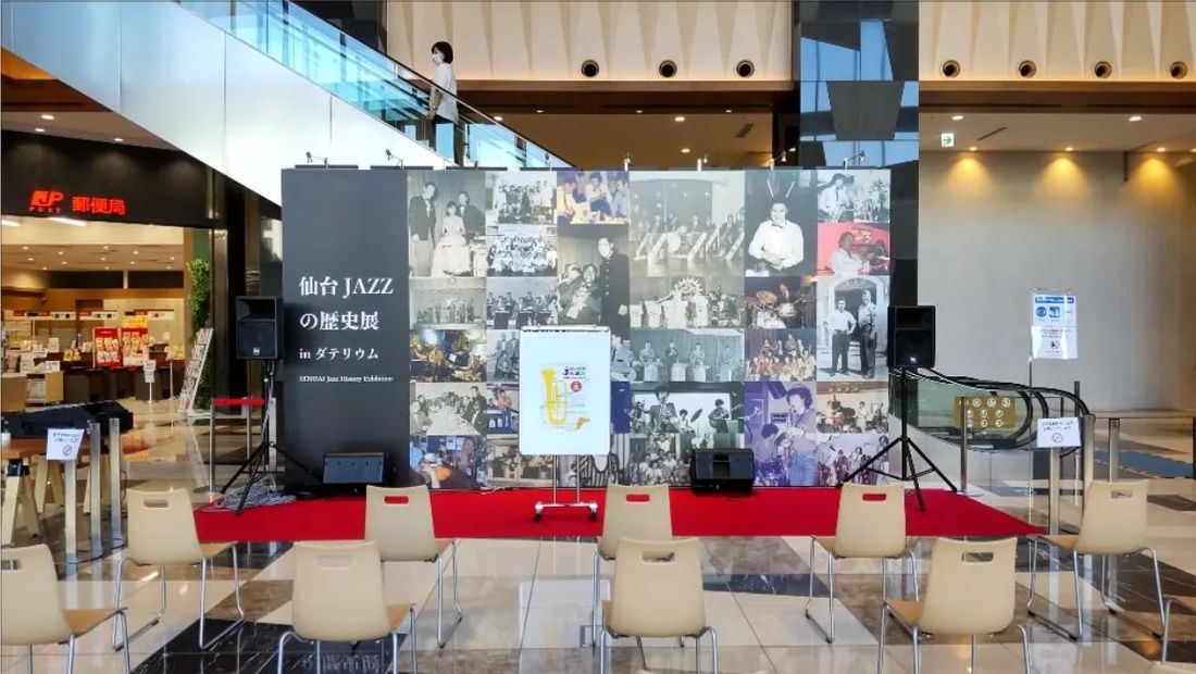 仙台駅東口イーストゲートビルの会場に並べた写真パネル